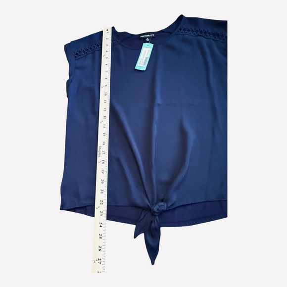 NWT Women's FORTUNE + IVY Navy Blouse with Crochet Detail and Tie Front, Size M - Picture 10 of 11